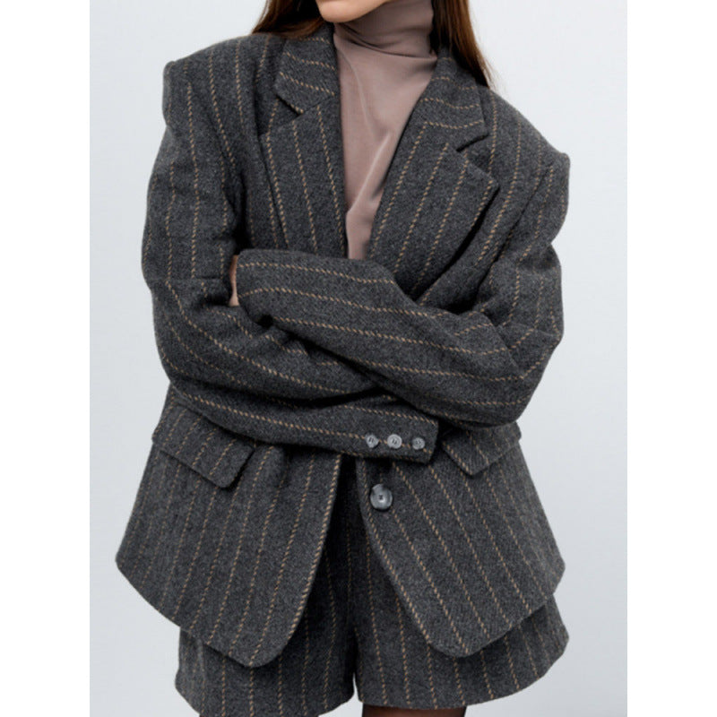 Oversized blazer for women with fine stripes and a detailed finish Lune London