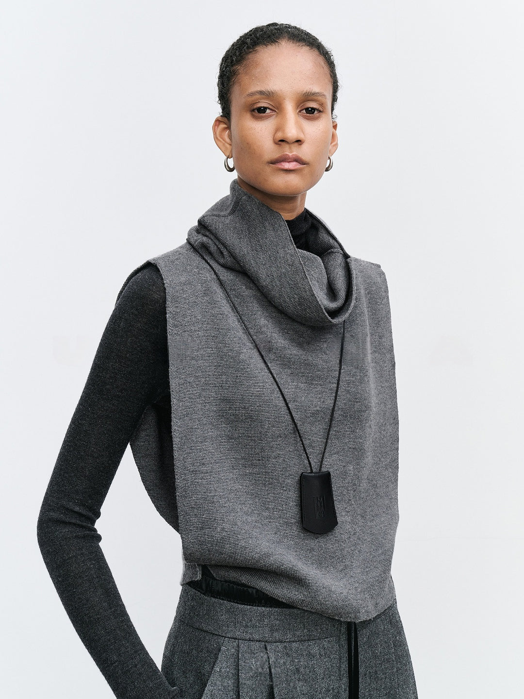 Gilet tricoté décontracté pour femmes avec col roulé Chic & Stil