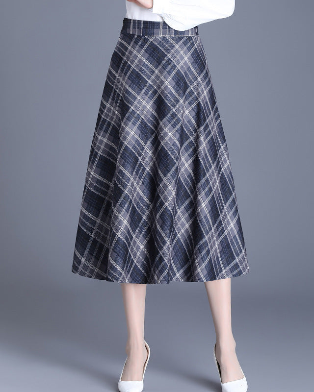 Plaid midi skirt for women in soft fabric and flowy cut Lune London