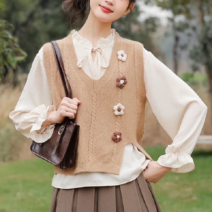 Ladies chunky knit cardigan with V-neckline and floral accents Lune London