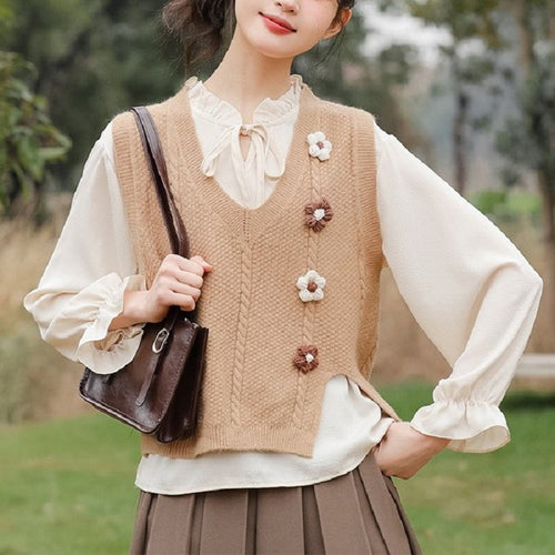 Ladies chunky knit cardigan with V-neckline and floral accents Lune London