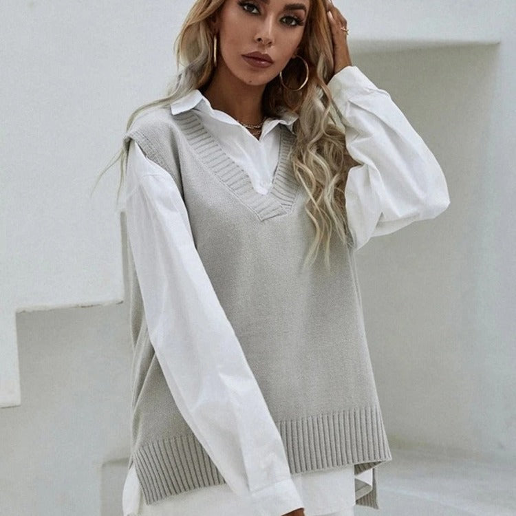 Knitted sweater for women with V-neck and ribbed texture Lune London