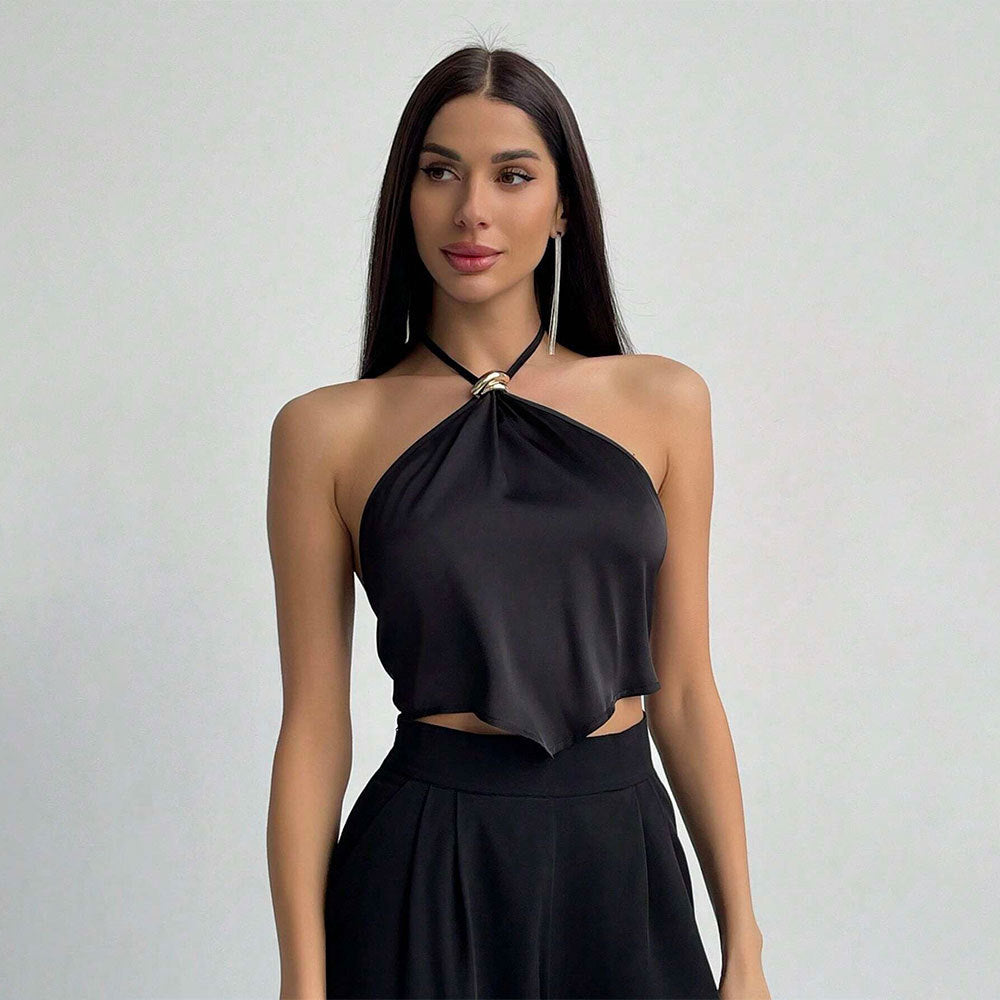 Elegant halter top for women with shiny fabric and decorative bow Chic & Stil
