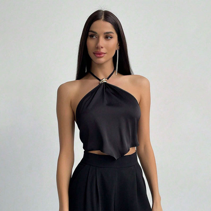Elegant halter top for women with shiny fabric and decorative bow Chic & Stil