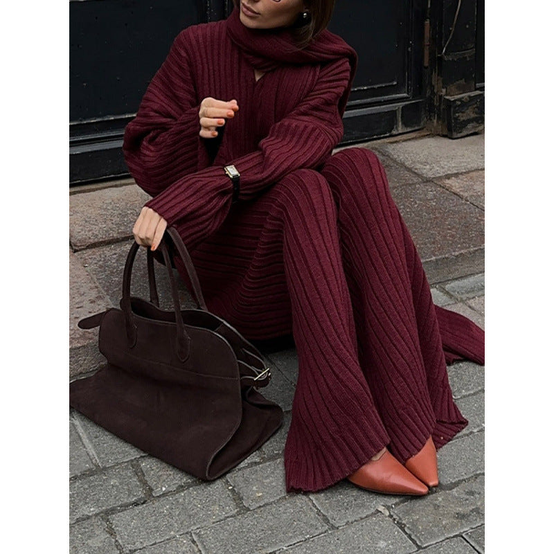 Casual knitted set for ladies with wide cut and V-neck Lune London