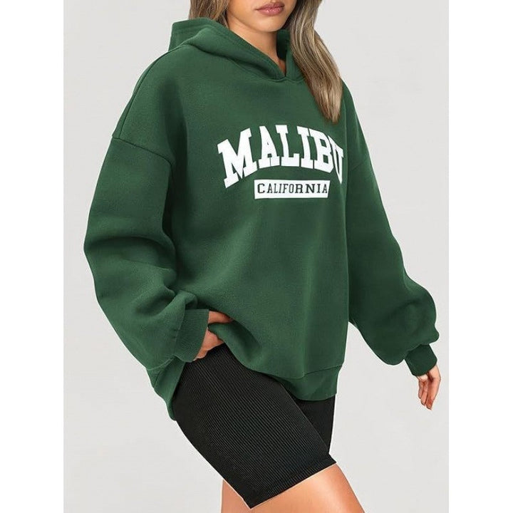 Women's casual hoodie with oversized cut and eye-catching print Chic & Stil