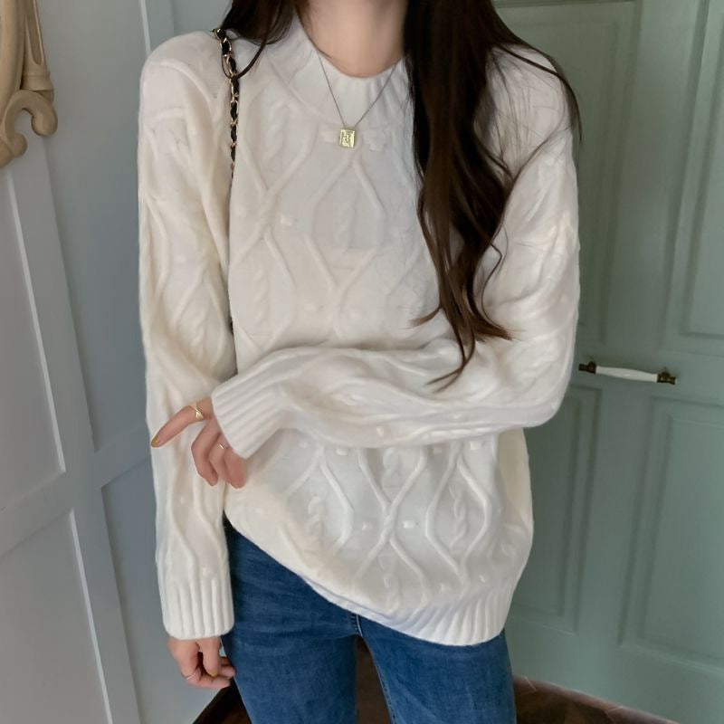 Comfortable chunky knit sweater for women with cable pattern and large edges Lune London