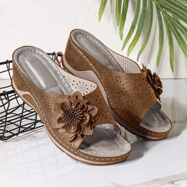 Elegant flower sandals for women with breathable upper material and comfortable sole Lune London