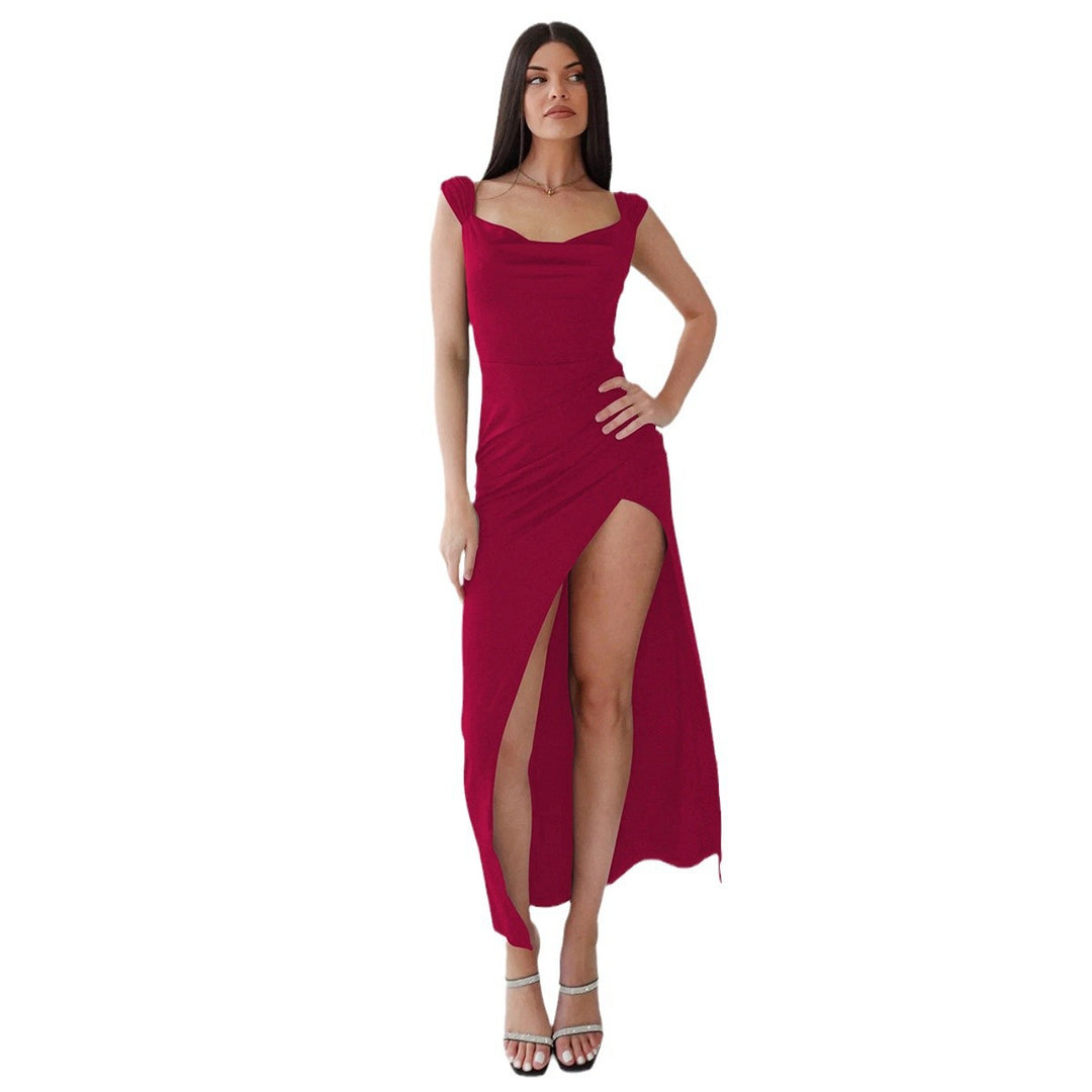 Women Elegant, form-fitting evening dress with side slit Lune London