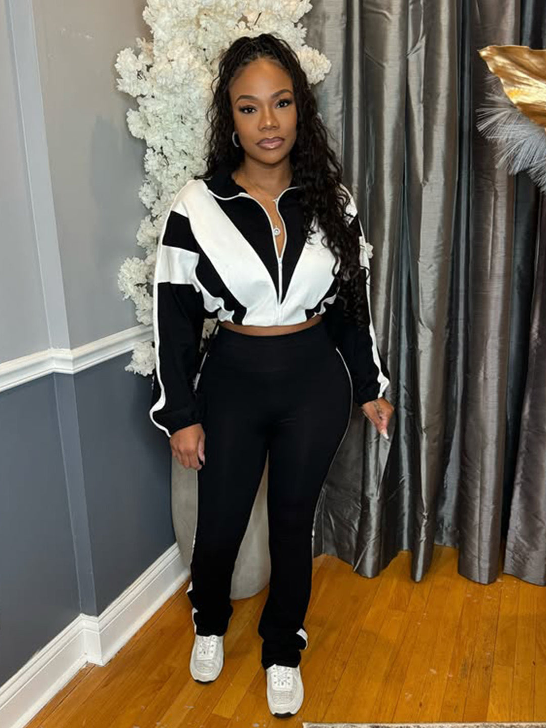 Ladies two-piece sports set with cropped jacket and fitted leggings Lune London
