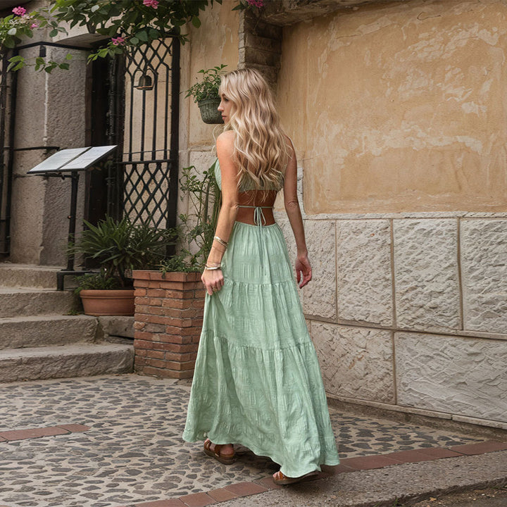 Robe maxi pour femmes avec des découpes sophistiquées et un design enveloppant élégant Chic & Stil