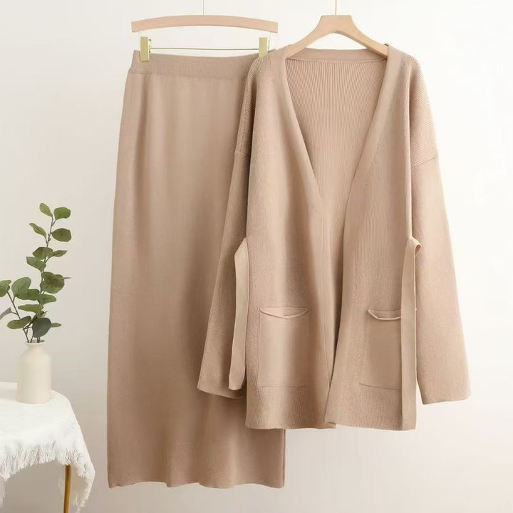 Lune London casual knit set for women with deep V-neck and practical pockets