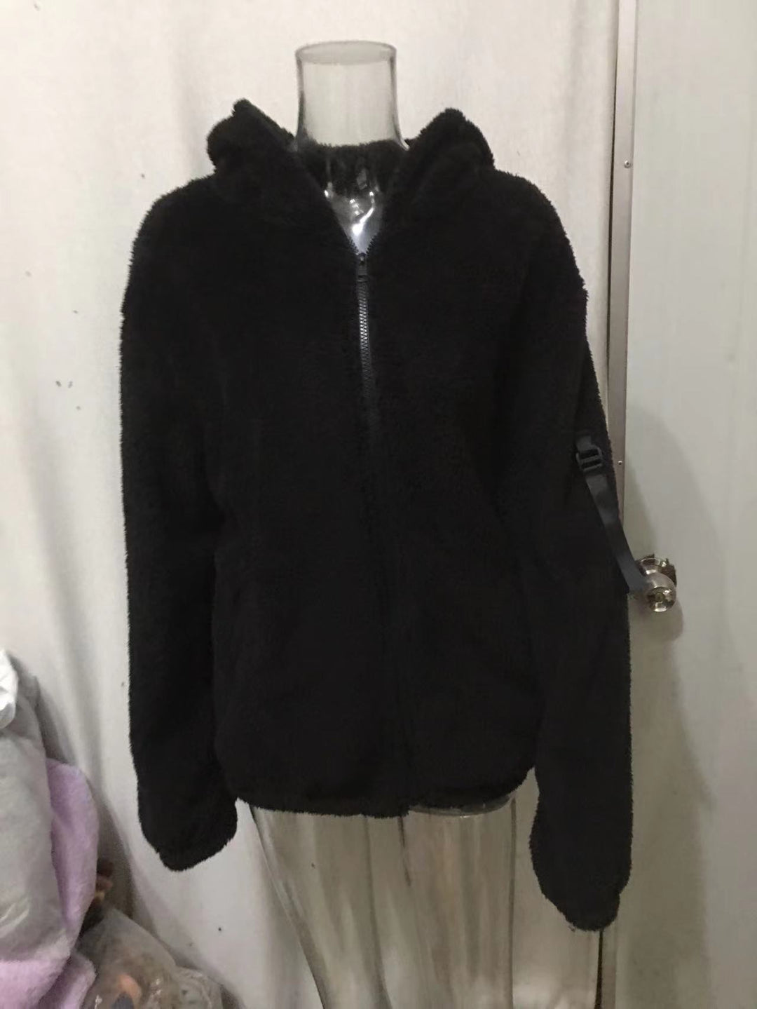 Cozy fleece jacket for men with hood and practical zippered pockets Lune London