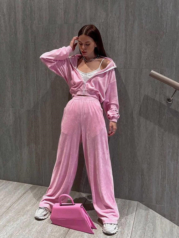 Casual loungewear set for women in velvety material with high collar and zipper Lune London