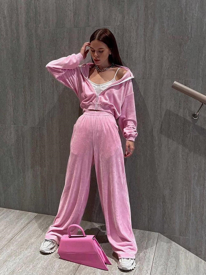 Casual loungewear set for women in velvety material with high collar and zipper Lune London