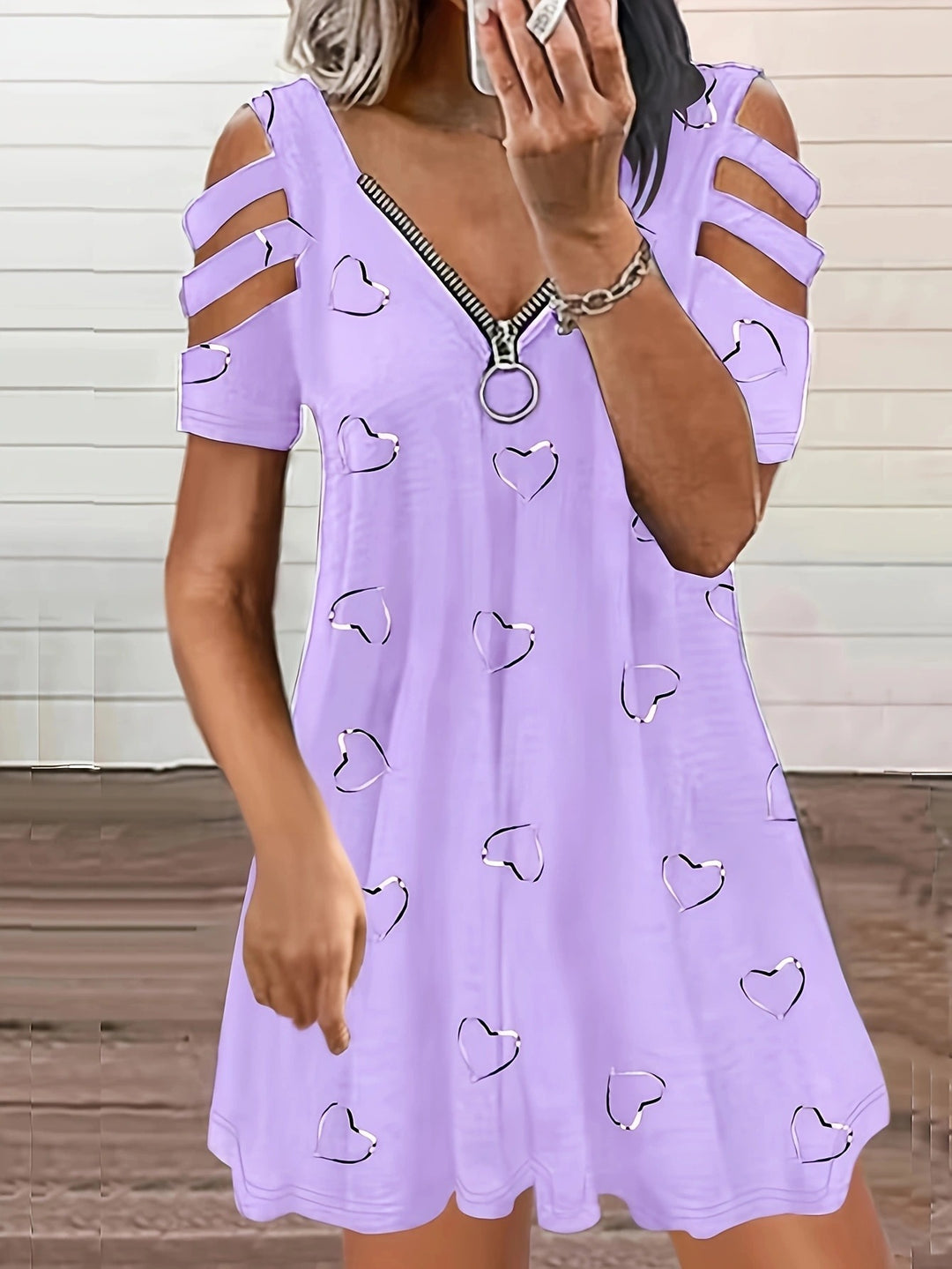 Leisure dress for women with cutout sleeves and a heart-shaped pattern Lune London