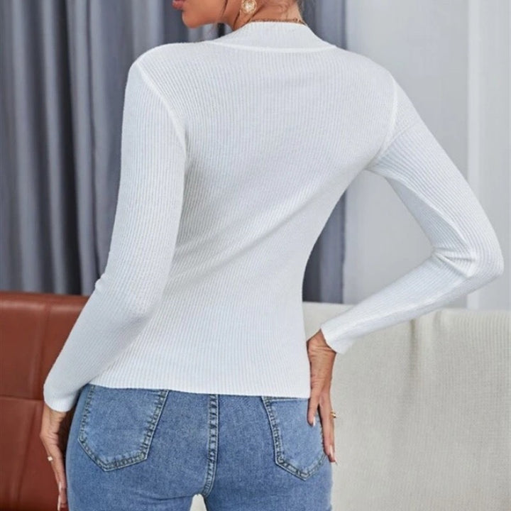 Long sleeve women's t-shirt with an elegant rib pattern.