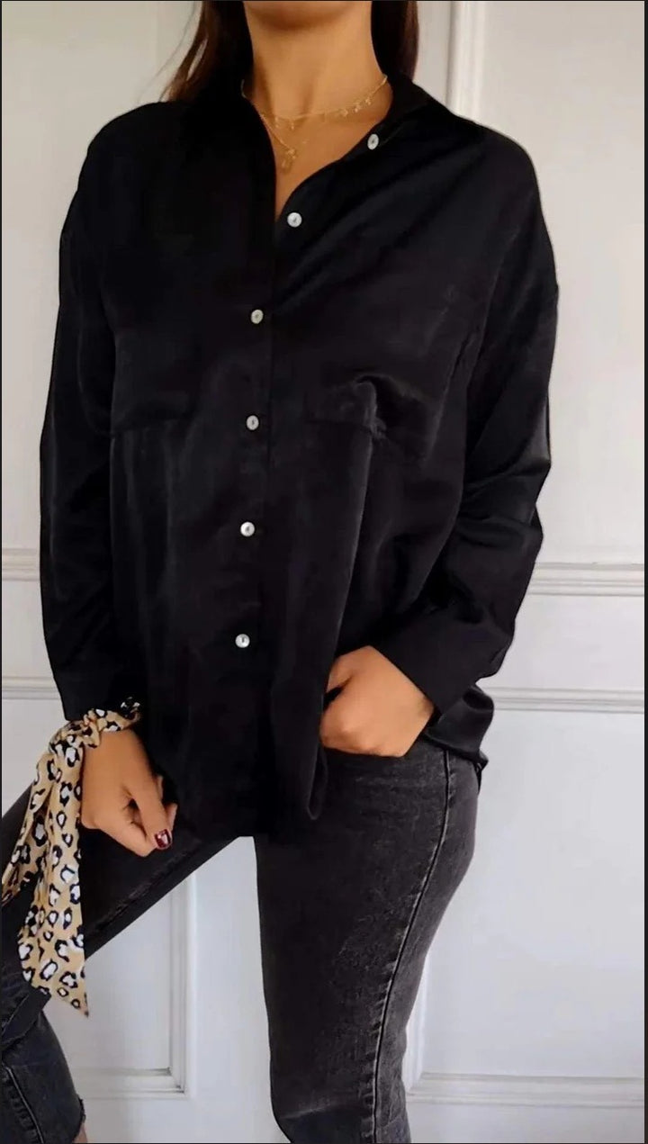 Ladies Elegant blouse with buttonhole and fine details Lune London