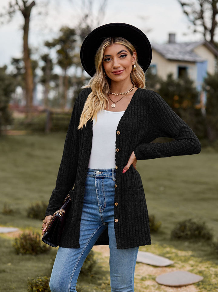 Women's cardigan with quilted structure and elegant button details Chic and Style