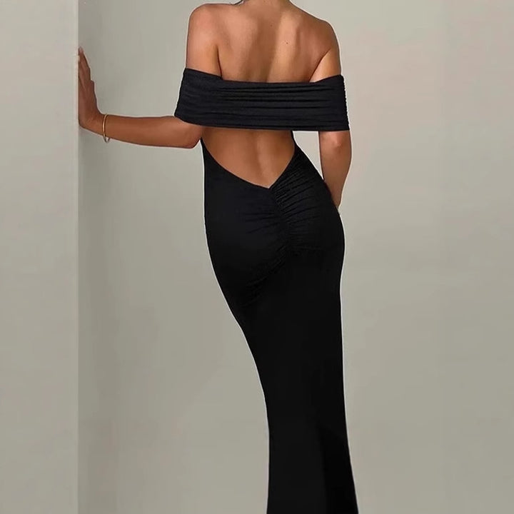 Elegant and fitted evening dress for women with off-shoulder neckline Lune London