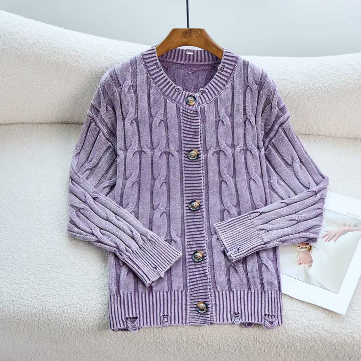 Cardigan pour femmes avec un design en câble élégant et des détails de bouton en bois Chic & Stil