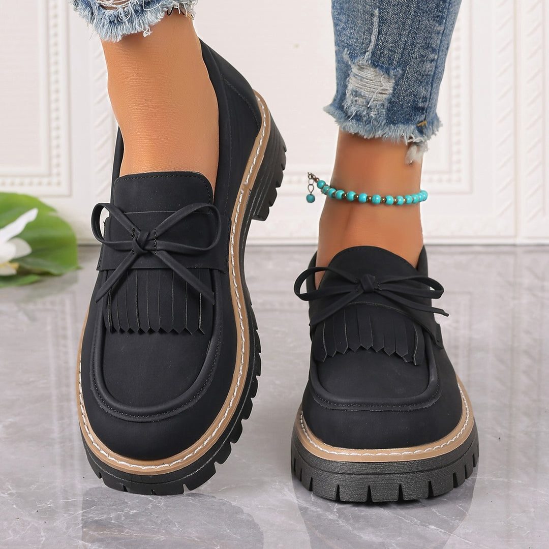 Ladies moccasins with trendy fringed design and comfortable sole Lune London