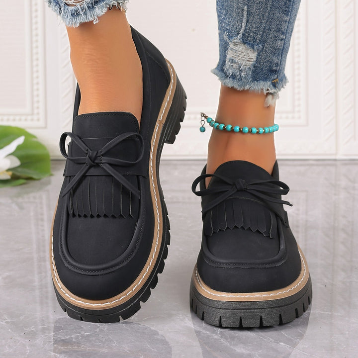 Ladies moccasins with trendy fringed design and comfortable sole Lune London