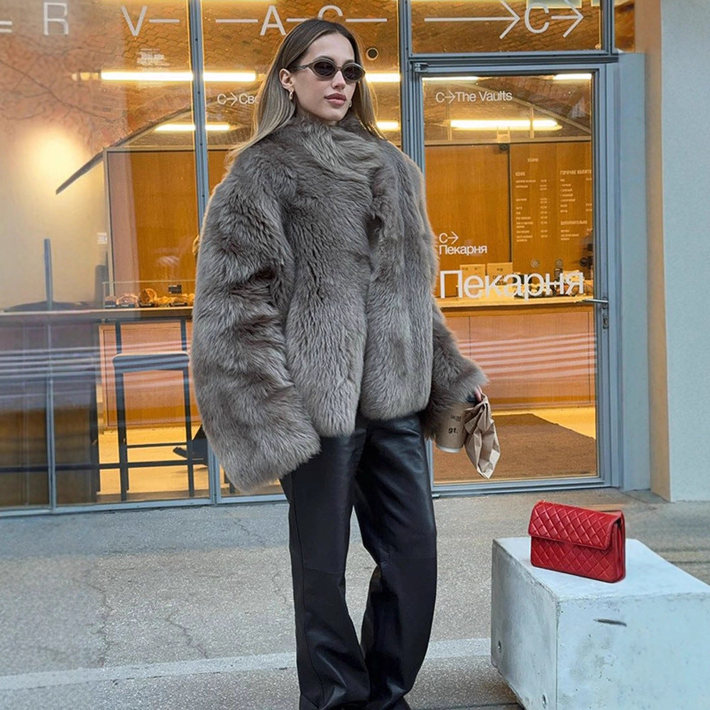 Women's luxurious faux fur coat with voluminous sleeves Lune London