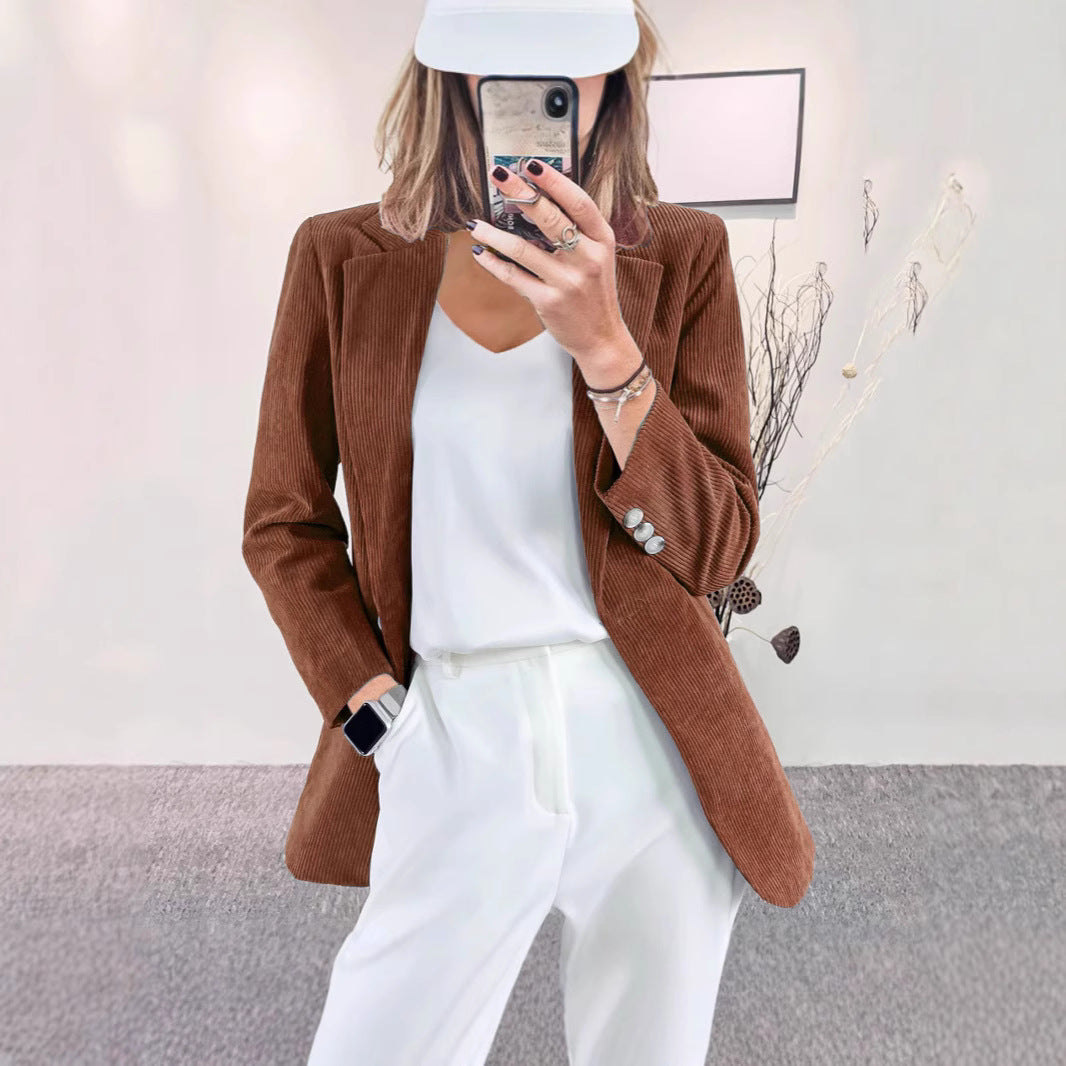 High-quality corduroy jacket for women with a fitted cut and chic and stylish details