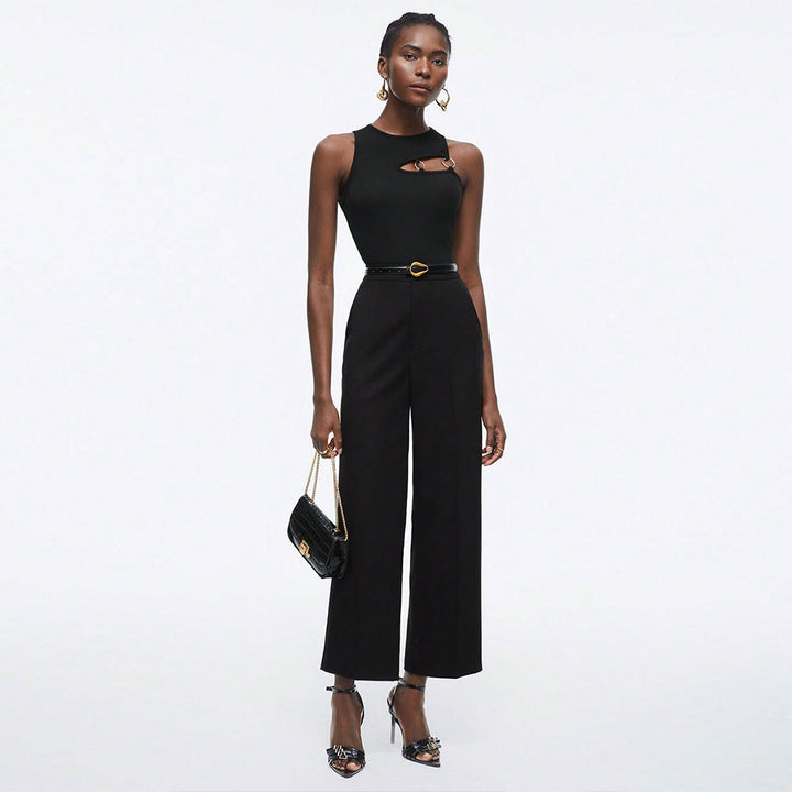 Débardeur stylé pour femmes avec design découpé innovant et accents métalliques Chic & Stil