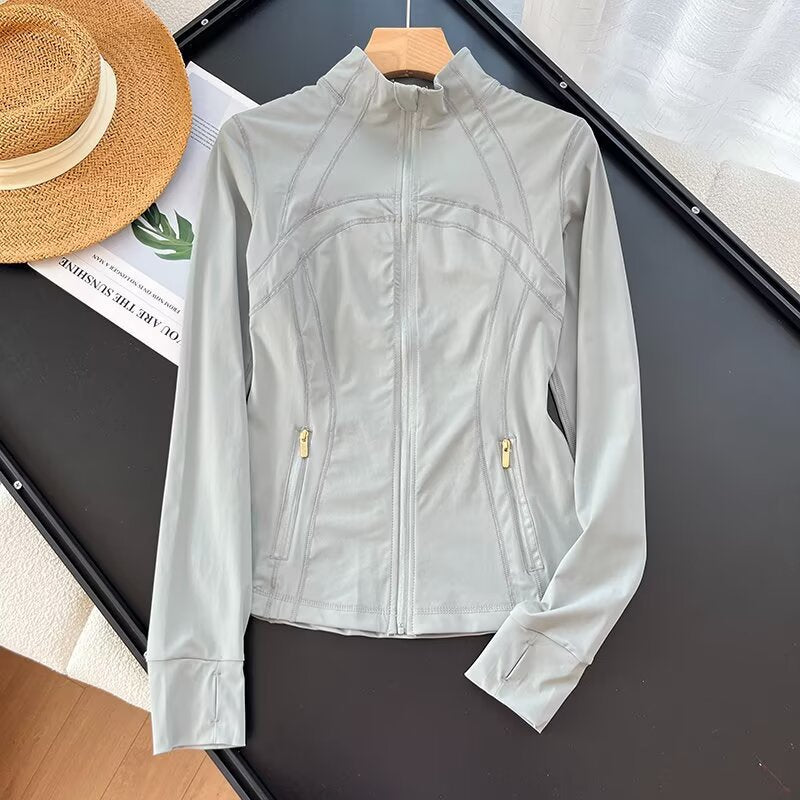 Veste de course sportive pour femmes avec col haut et matériau respirant Chic & Stil