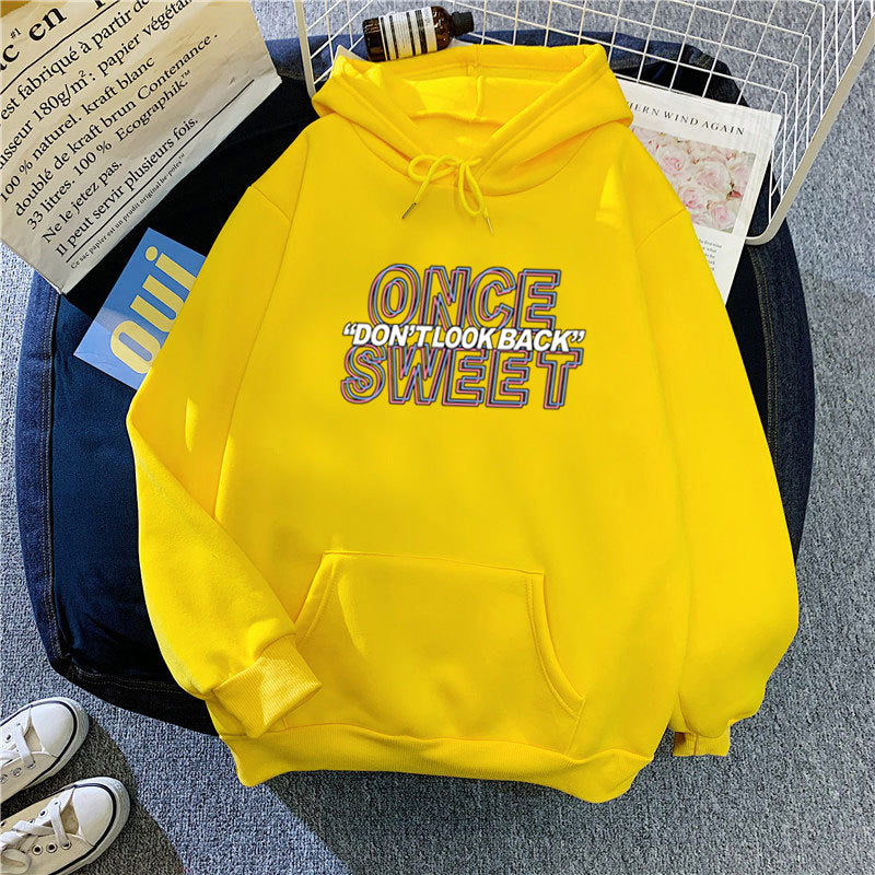 Women's hooded sweatshirt with modern design and comfortable fit Chic & Stil