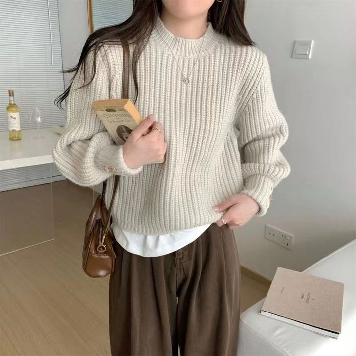 Chunky knit sweater for women with crew neck and decorative buttons Lune London