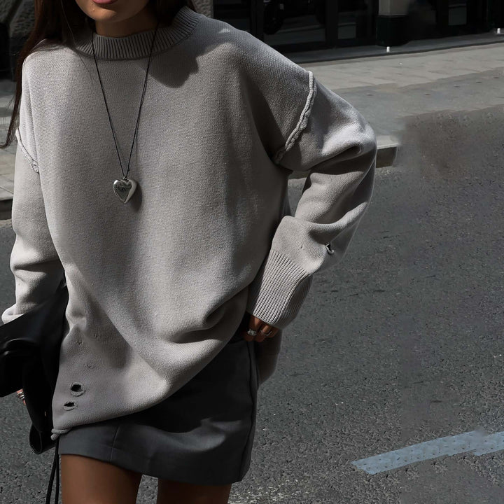Oversized knitted sweater for women with a casual cut and trendy details Lune London