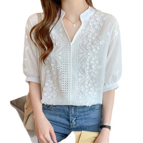 Blouse pour femmes avec broderie florale et manches mi-longues Chic & Stil
