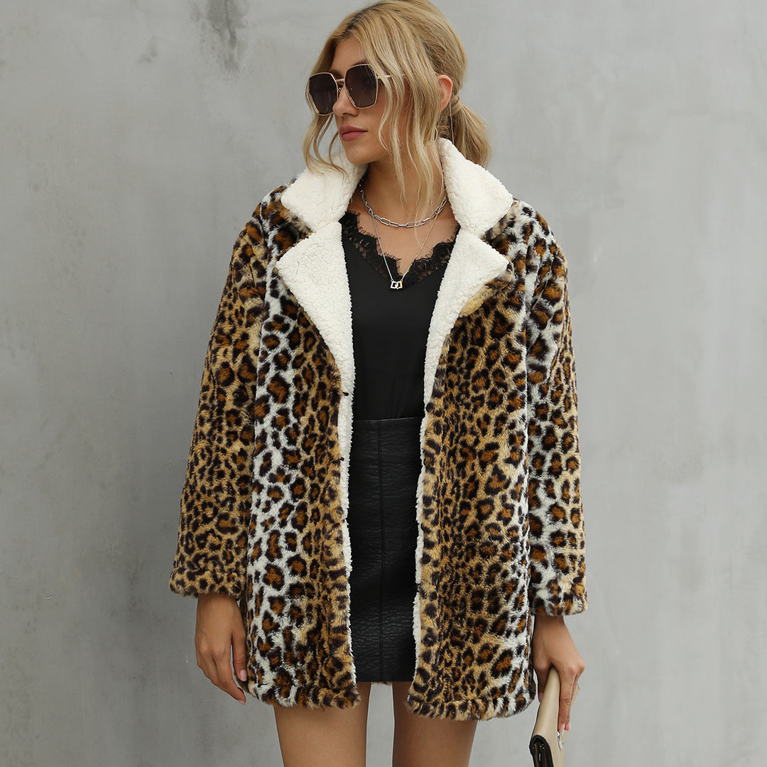 Faux fur jacket for women with a trendy leopard pattern and a soft inner lining Lune London