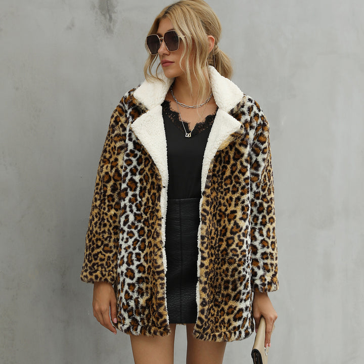 Faux fur jacket for women with a trendy leopard pattern and a soft inner lining Lune London