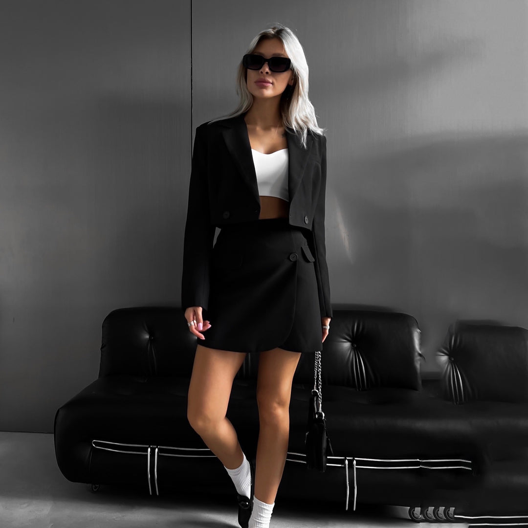 Women's blazer-skirt set with trendy cut and practical pockets Lune London