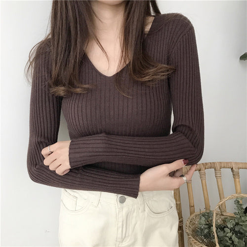Women's Fitted Ribbed Top with V-Neck Chic & Stil
