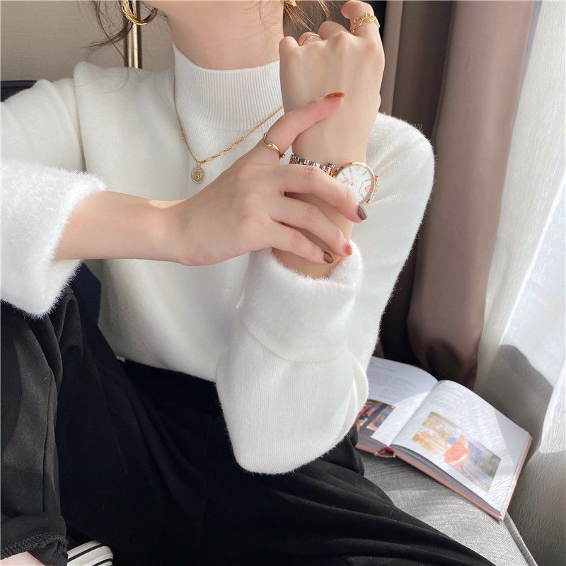 Pull à manches courtes pour femmes avec un col roulé stylé et une coupe décontractée Chic & Stil