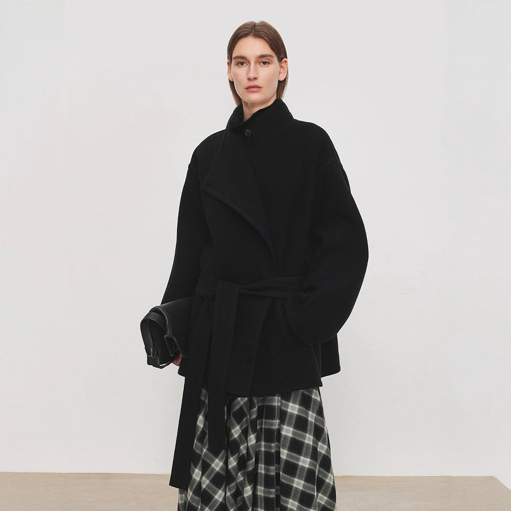 Manteau élégant pour femmes en taille surdimensionnée avec ceinture à nouer Chic & Stil