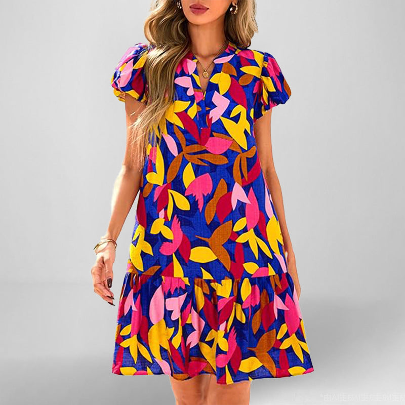 Robe courte à manches courtes fluides pour femmes avec ourlet froncé raffiné Chic & Stil