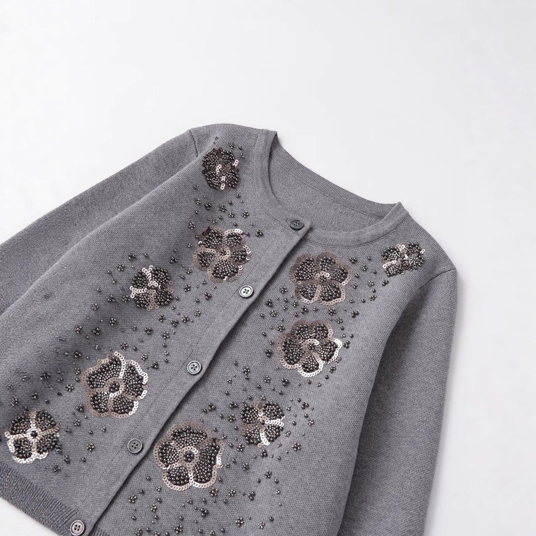 Cardigan pour femmes avec des détails floraux scintillants Chic & Stil