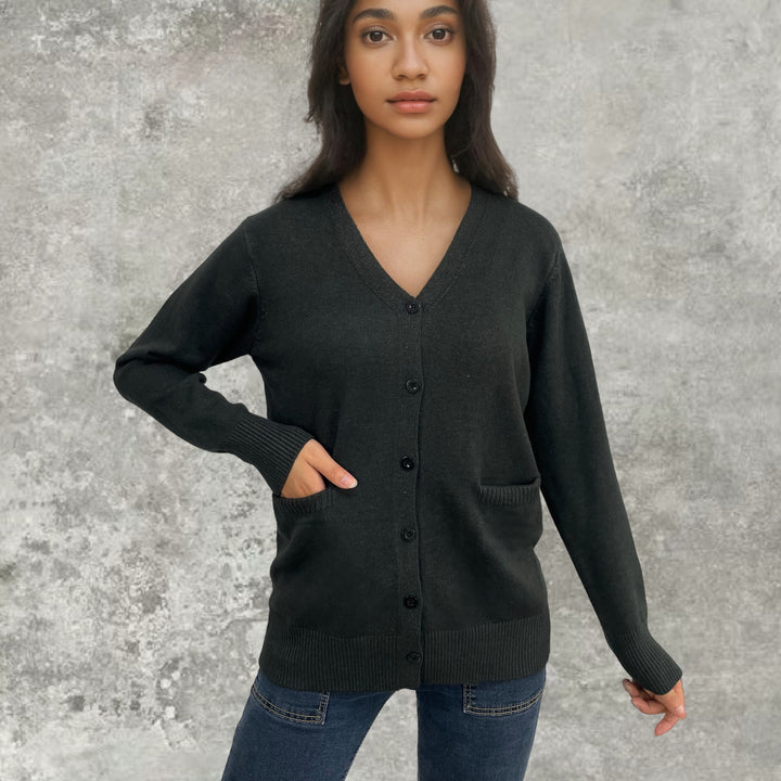 Cardigan pour femmes avec motif à côtes fines et poches pratiques Chic & Stil