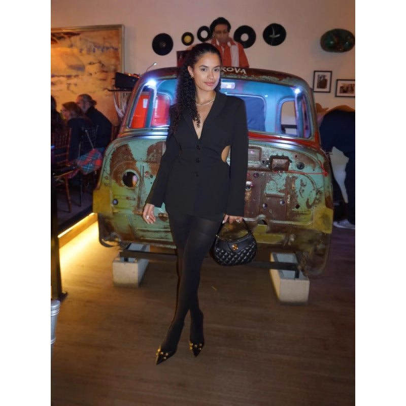 Elegant blazer jacket for women with ruffle-shaped cutouts and fitted cut Lune London