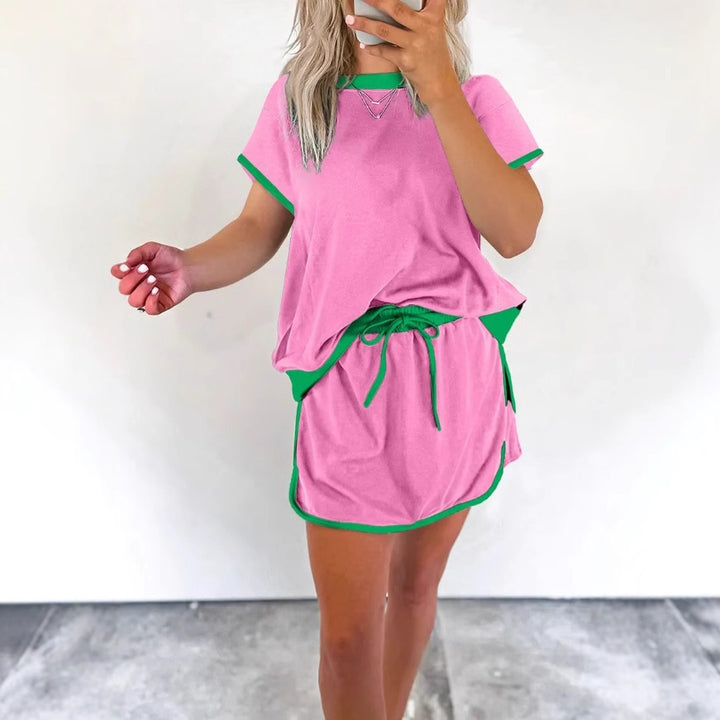 Women’s sporty lounge set with relaxed fit and contrasting details Lune London