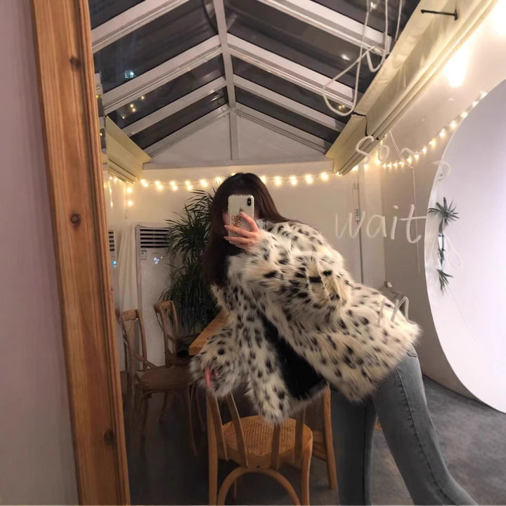 Women Magnificent short fur coat with leopard pattern Lune London