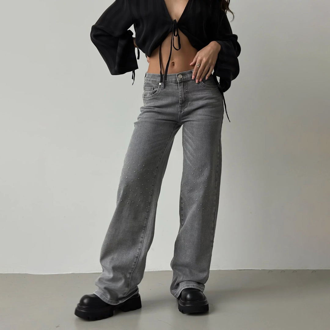 High-waisted women's jeans with a trendy ripped design and original studs Lune London