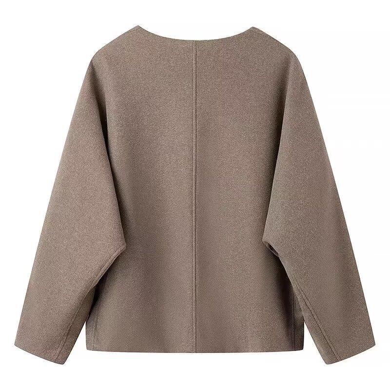 Fashion blazer jacket for women with an elegant cut and practical pockets Lune London
