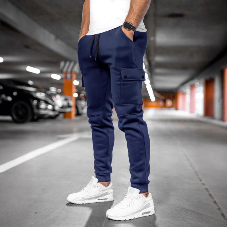 Cargo sweatpants for men with versatile pockets and modern cut Lune London